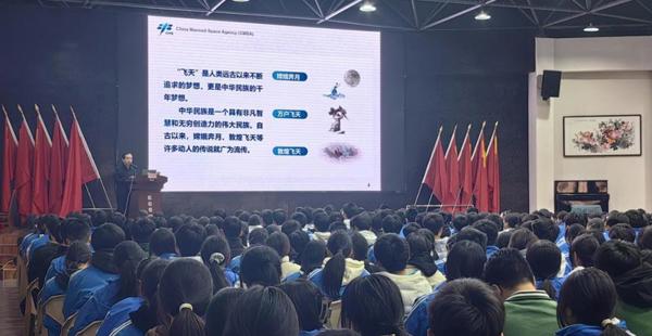“百名院士进校园 万名科技工作者上讲台”活动掀起校园科技热