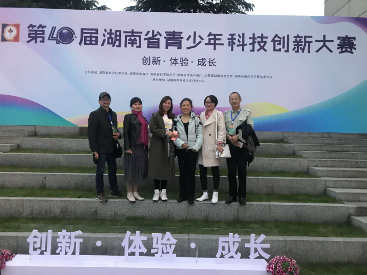 获奖指导老师合影.png